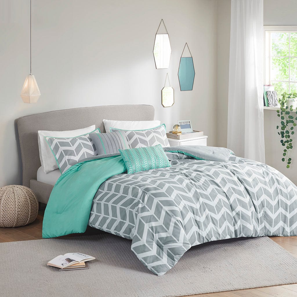 JLA Comforter "Nadia Comforter Set" by Intelligent Design: Full/Queen Aqua Microfiber Comforter with Chevron Print - 90x90