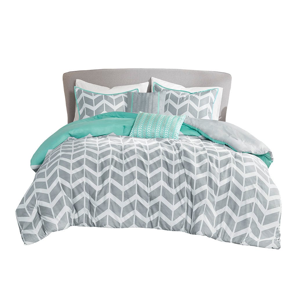 JLA Comforter "Nadia Comforter Set" by Intelligent Design: Full/Queen Aqua Microfiber Comforter with Chevron Print - 90x90