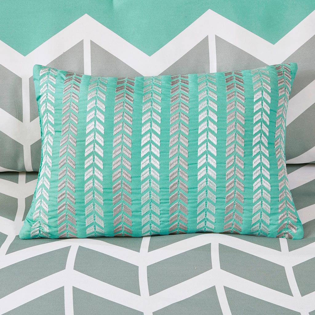 JLA Comforter "Nadia Comforter Set" by Intelligent Design: Full/Queen Aqua Microfiber Comforter with Chevron Print - 90x90