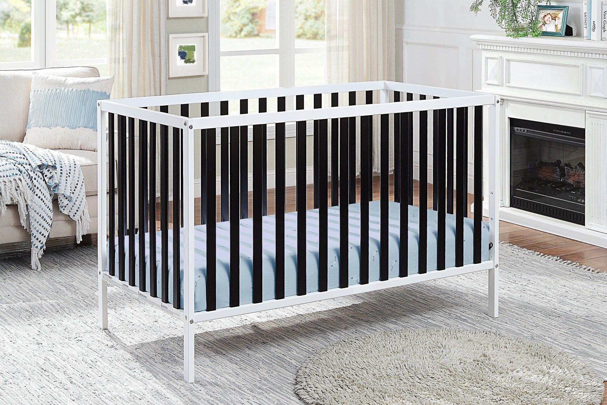 T & J Home Trends Deux Remi Island Crib White/Black